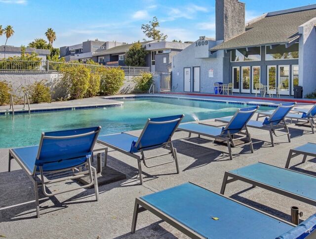Coming Soon | 148 Units Near Uptown Phoenix, Large 2 & 3 Bedroom Units.

#cookeMFT #cooke #cooketeam #cookemultifamilyteam #colliers #colliersinternational #multifamily #multifamilyinvestments #phoenix #colliersarizona #commercialrealestate #CRE #topbrokers #broker #multifamilybroker #realestate #multifamilyrealestate #phoenixrealestate #bradcooke #cindycooke #mattroach #chrisroach #phxmultifamily #phoenixmultifamily #multifamilyinvesting #phoenix #phoenixapartments
