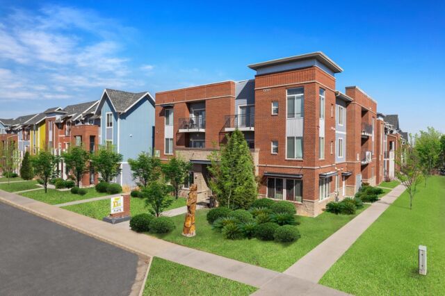 Offers Due 10/03 | University Flats at Greeley. Property has 171 units/388 beds averaging 965 SF. Currently managed as student, ideal candidate to convert to traditional due to attractive unit mix. Strong submarket fundamentals with over 5.6% annual rent growth since 2017 and occupancy averaging 96%+. Learn more: universityflatsliving.com

#cookeMFT #cooke #cooketeam #cookemultifamilyteam #colliers #colliersinternational #multifamily #multifamilyinvestments #phoenix #colliersarizona #commercialrealestate #CRE #topbrokers #broker #multifamilybroker #realestate #multifamilyrealestate #phoenixrealestate #bradcooke #cindycooke #mattroach #chrisroach #phxmultifamily #phoenixmultifamily #multifamilyinvesting #phoenix #phoenixapartments